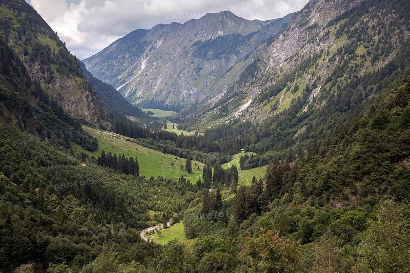 View of the Oytal valley and the Allgäu Alps, near Oberstdorf, Oberallgäu, Allgäu, Bavaria, Germany