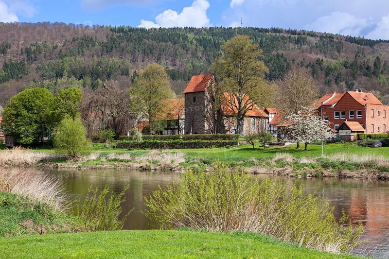 View over the Weser River to the village of Hemeln, part of Hann. Münden, district of Göttingen, Lower Saxony, Germany
