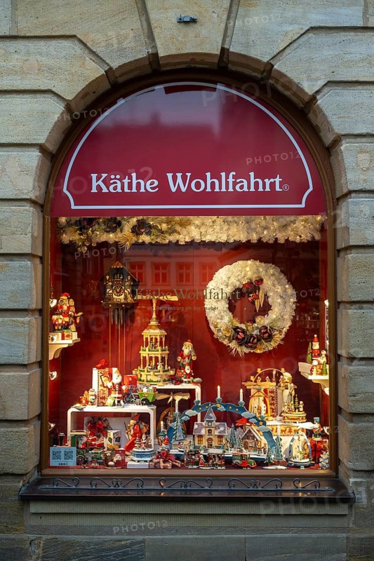 Shop window with Christmas decorations, Käthe Wohlfahrt, Bamberg, Upper Franconia, Bavaria, Germany