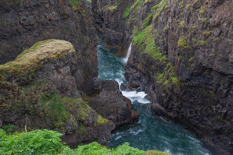 The river Vididalsa eroded the Kolugil canyon