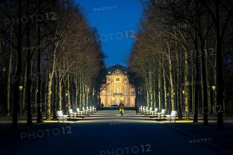 The light benches by artist Stefan Sous in the Hofgarten, entitled UV-A UV-B, 14 completely refurbished exhibits from the 2002 light-grey art exhibition, which now stand and light up as a permanent work of art on Jägerhofallee, LED technology, in the background Jägerhof Palace, home of the Goethe Museum, Düsseldorf, North Rhine-Westphalia, Germany