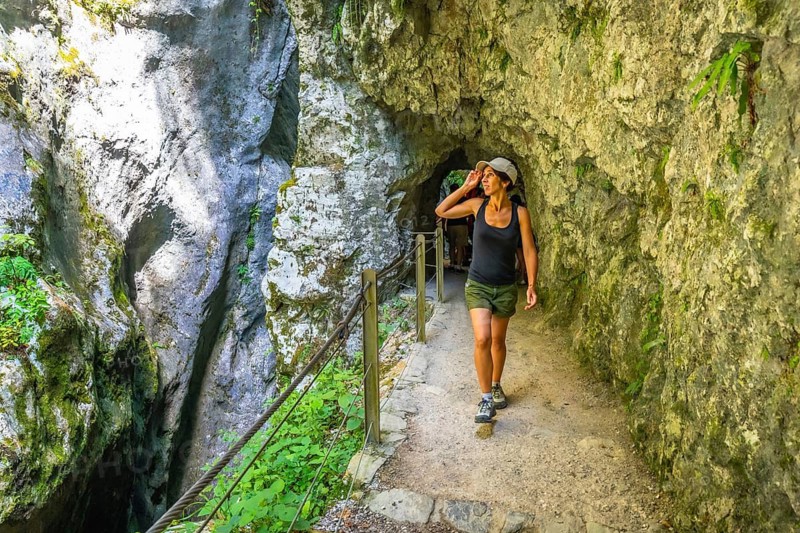 Female tourist exploring tolmin gorge in triglav national park, slovenia, enjoying summer adventure