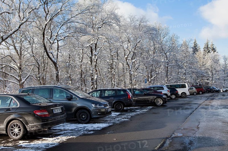 Crowded walkers' car park, road L707 in winter, between Reblin and Valbert, Meinerzhagen, Nordhelle, Ebbe Mountain Nature Park, Sauerland, North Rhine-Westphalia, Germany