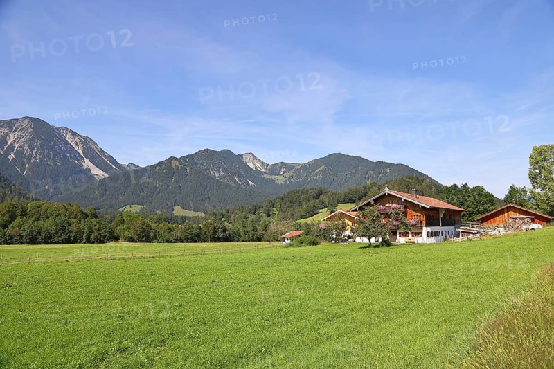 Farmhouse with mountain backdrop, Bayrischzell, Mangfall mountains, Upper Bavaria, Bavaria, Germany