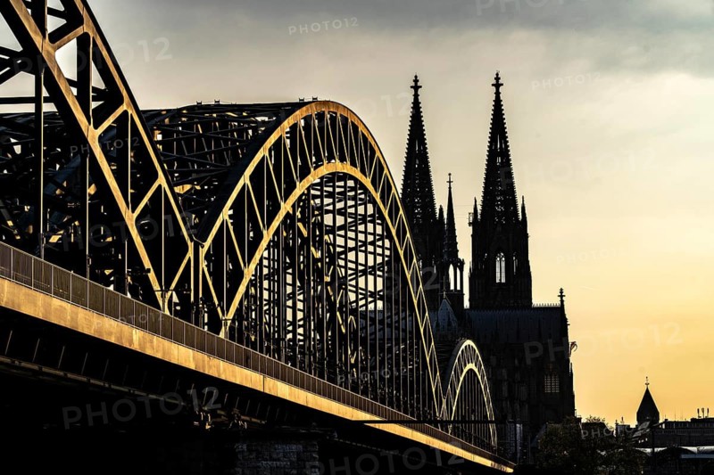 Silhouettes of the cathedral in late sunlight, view of Cologne Cathedral and the Hohenzollern railway bridge over the Rhine near Cologne, North Rhine-Westphalia, Germany