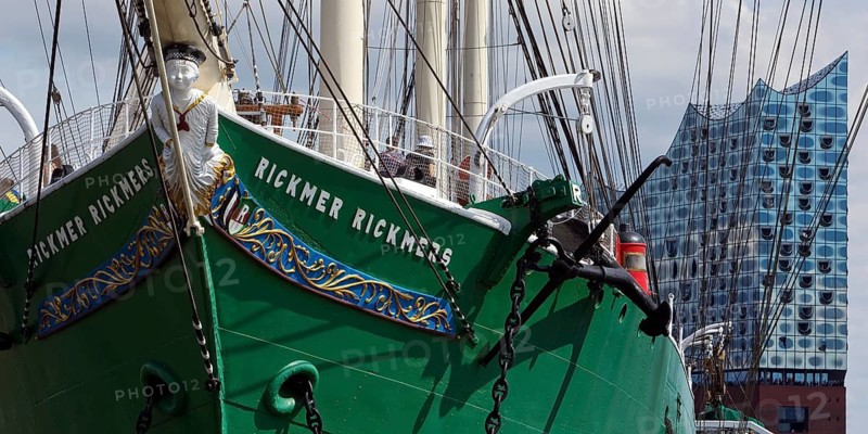 Rickmer Rickmers, bow with figurehead, museum and monument ship in the port of Hamburg with the Elbe Philharmonic Hall, Hamburg, Germany