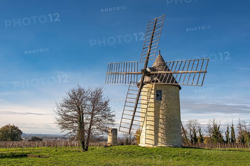 Windmills of Calon, Les Moulins De Calon, Montagne, France