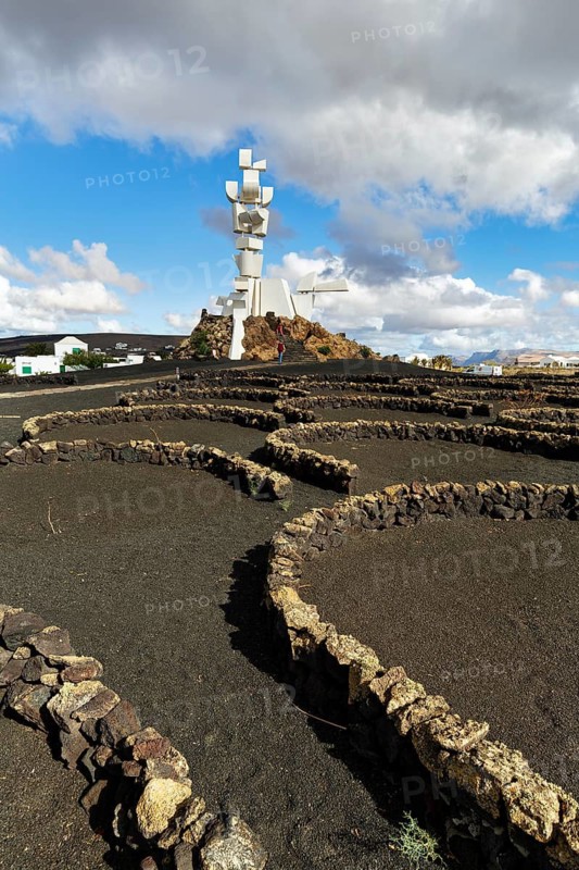 Stone walls in semicircles, viticulture in volcanic ash, Monumento al Campesino, monument to fertility, monument to the farmer by Cesar Manrique, San Bartolomé, Lanzarote, Canary Islands, Spain