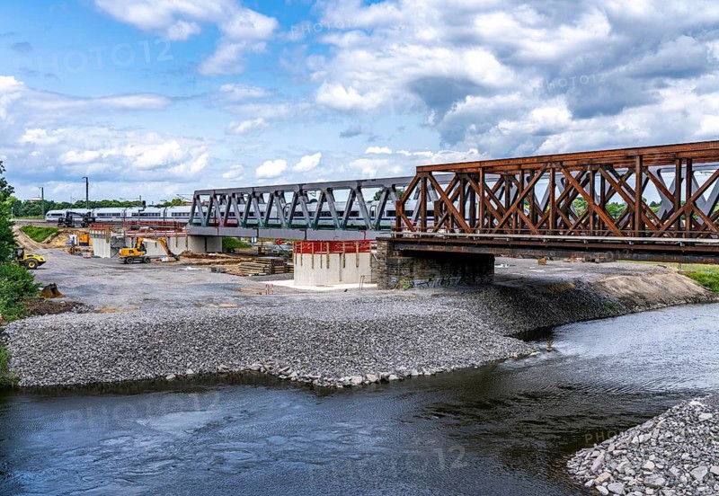 Reconstruction, extension of the Emmerich-Oberhausen railway line, three tracks, including 47 new or adapted bridges, here the new construction of railway bridges over the Lippe near Wesel, at the moment only 1 track in operation, ICE runs towards the Netherlands, the old bridges are replaced by new ones, extension of the Dutch Betuwe line from the port of Rotterdam, part of the European freight transport corridor Rotterdam-Genoa, 1300 KM long, Wesel, North Rhine-Westphalia, Germany