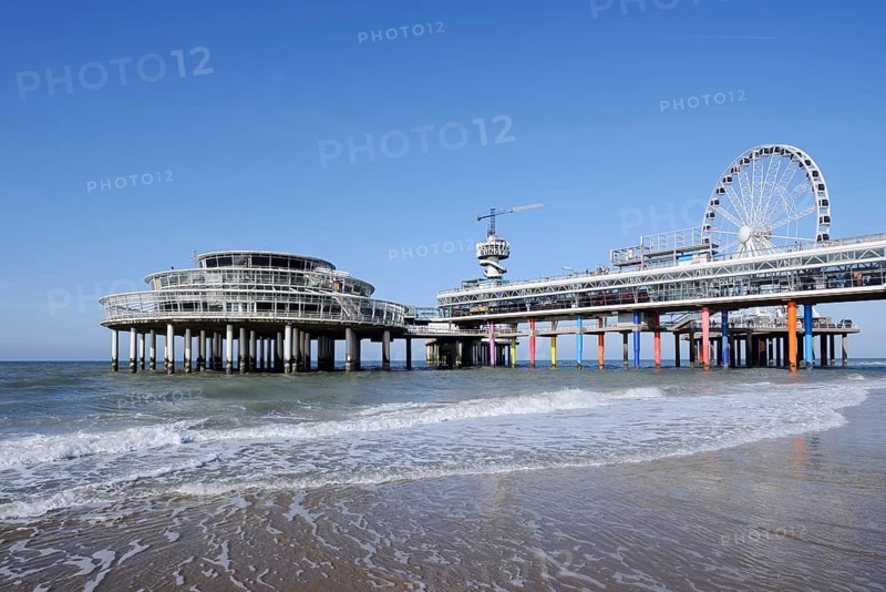 Pier with bungy jumping tower and Ferris wheel, Scheveningen, The Hague, Dutch North Sea Coast, South Holland, Netherlands