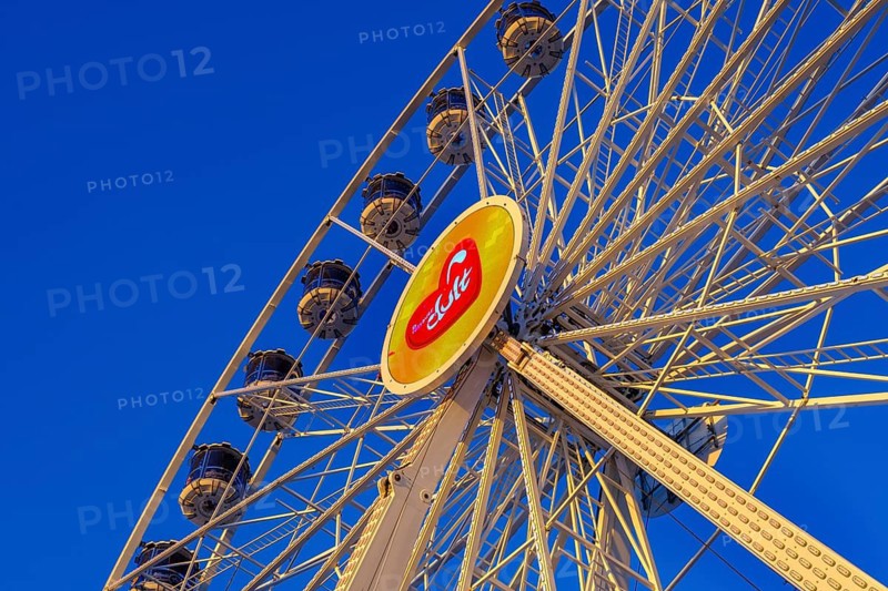 Twilight, lights, fairground ride, carousel, Ferris wheel, Passauer Mai Dult, folk festival, funfair, Passau, Lower Bavaria, Bavaria, Germany