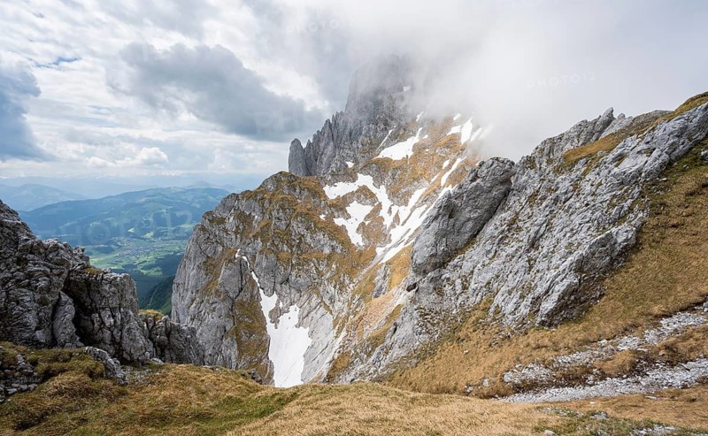 Mountain landscape, low view during the ascent to the Maukspitze, clouds moving around the mountains, Wilder Kaiser, Kaiser Mountains, Tyrol, Austria