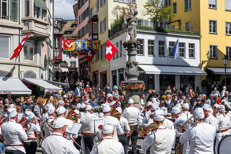 Historically costumed guildsmen in Zurich's Old Town, stand concert at Münzplatz, Zunft zum Weggen, Sechseläuten or Sächsilüüte, Zurich Spring Festival, Zurich