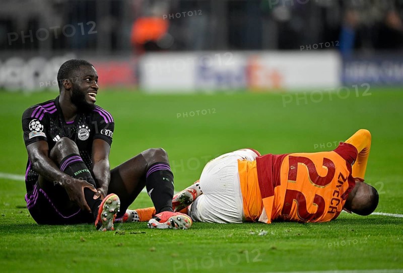 Injury, injured after tackle, Dayot Upamecano FC Bayern Munich FCB (02) v Hakim Ziyech Galatasaray Istanbul (22), Champions League, Allianz Arena, Munich, Bayern, Germany