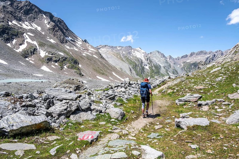 Hikers on the Lasörling High Trail, Lasörling Group, Hohe Tauern National Park, East Tyrol, Austria