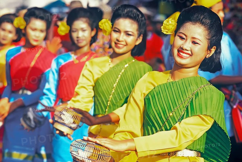 Thai girls performing local dance, King Narai Reign Fair, Lopburi, Thailand, Asia