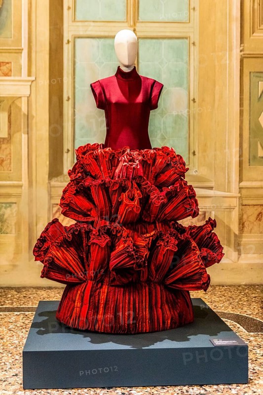 Evening dress made of silk suavage and pleated taffeta in various shades of red, 1885, exhibition of magnificent evening dress creations by the fashion designer Roberto Capucci, 17th century Villa Manin, residence of Ludovico Manin, Codroipo, Friuli, Italy, Codroipo, Friuli, Italy
