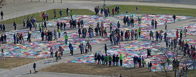 VIVA VITTORIA - Knitting against violence against woman at Friedrichsplatz in Kassel, Germany