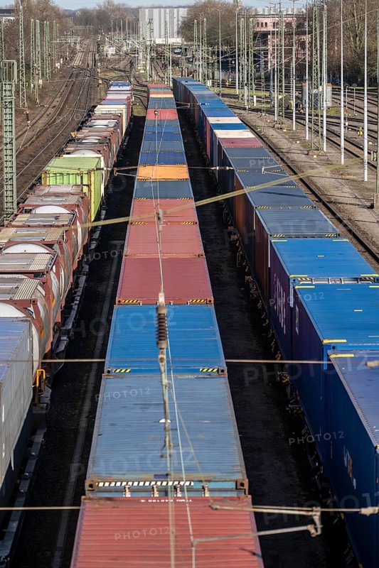 Container trains in the freight yard, so-called installation tracks in Duisburg-Rheinhausen, freight trains are parked here for a short time in front of continuing their journey, either to the trimodal terminal in Logport Duisburg or from there to distant destinations, such as China, as part of the new Silk Road, North Rhine-Westphalia, Germany