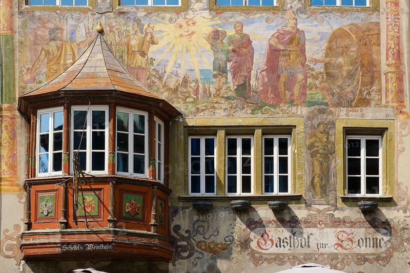 Bay window on painted façade, Historic House on Town Hall Square, Rathausplatz, Old Town, Stein am Rhein, Canton Schaffhausen, Switzerland