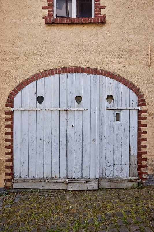 Historic buildings, facade, gate, wooden gate, heart-shaped cut-outs, Mesenich, district of Cochem-Zell, Rhineland-Palatinate, Germany