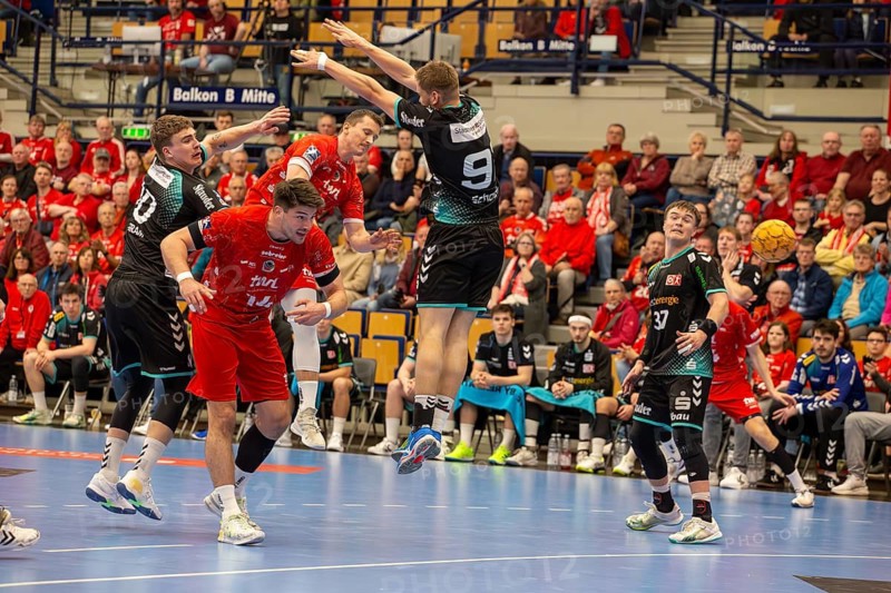 26.04.2024, 2. HBL (German Handball League), Matchday 30: Owl Ludwigshafen vs TuSEM Essen (Final score 32:37) . Mex Raguse (8, Owl Ludwigshafen) pulls away