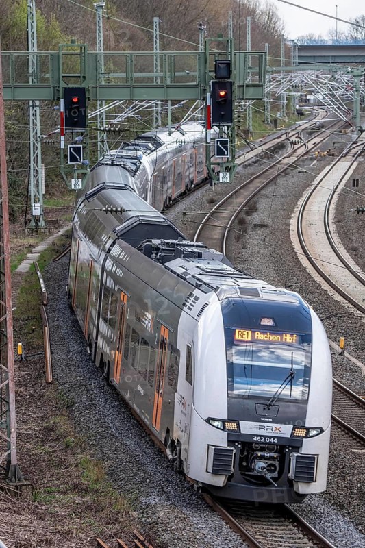 Regional Express RE1, Rhein-Ruhr-Express, RRX, railway line, 4-track, for local and long-distance traffic between the Rhineland and the Ruhr area, starting section between Essen and Duisburg, here near Mülheim an der Ruhr, North Rhine-Westphalia, Germany