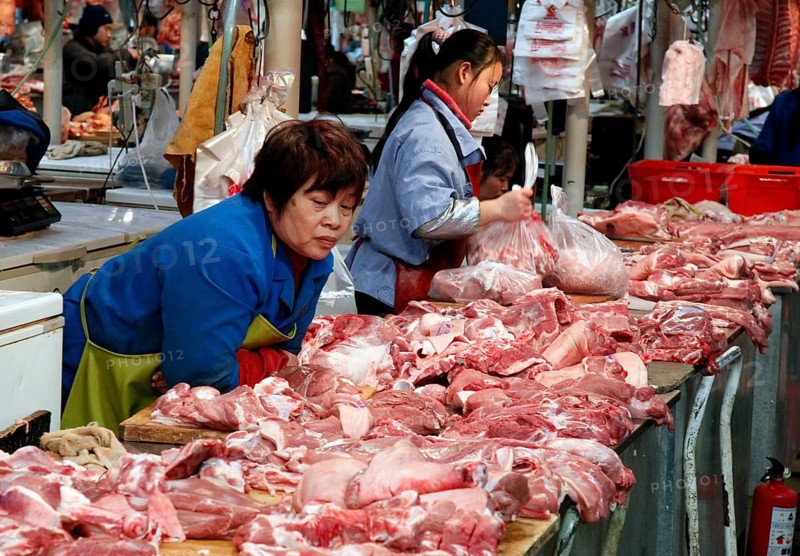 Beijing, CHN, 20.02.09 - Meat sellers in a market hall for meat, fish and vegetables in Beijing, Beijing, China