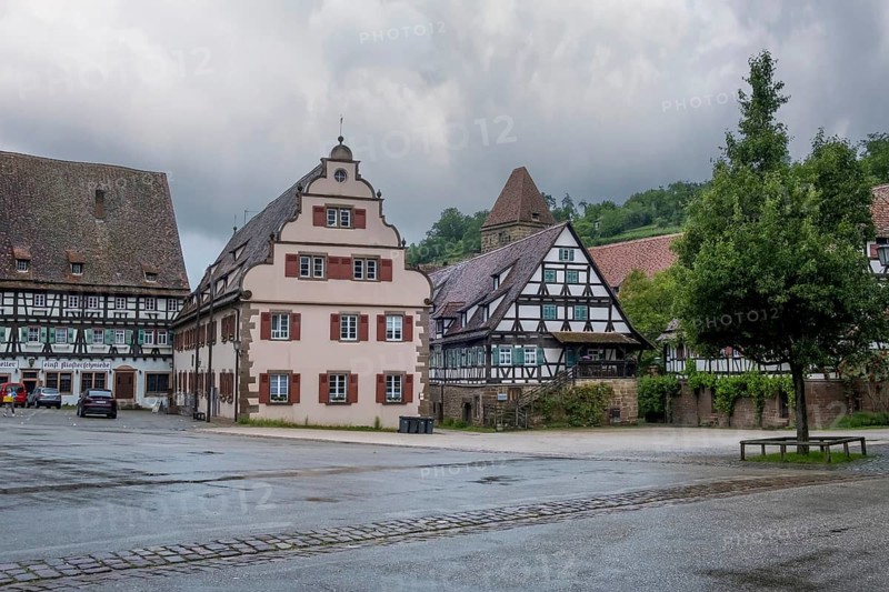 Monastery courtyard with half-timbered houses of the former Cistercian Abbey Maulbronn, UNESCO World Heritage Site, Maulbronn Monastery, Kraichgau, Baden-Württemberg, Germany