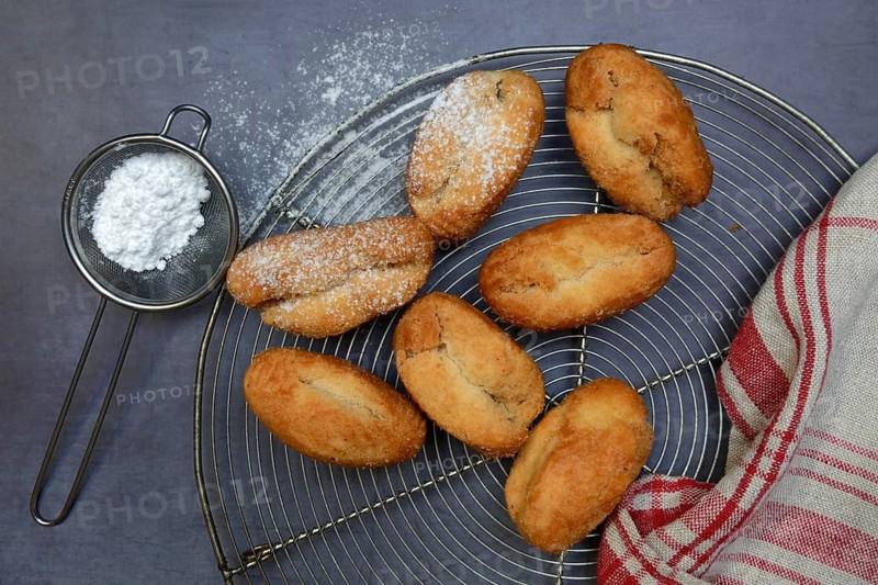 Schenkeli, sweet pastry for the carnival season, Switzerland