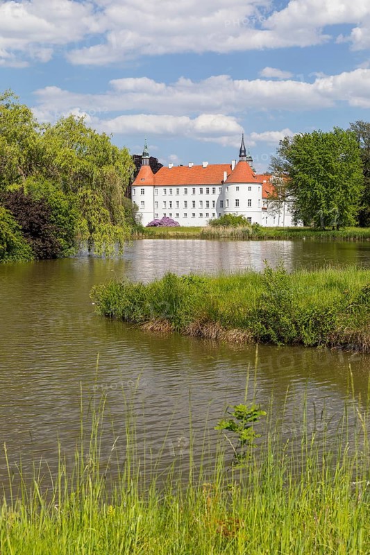 Castle pond and moated castle Fürstlich Drehna, Luckau, Brandenburg, Germany