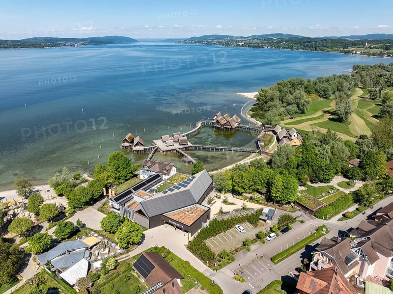Luftbild von den Pfahlbauten, Pfahlbaumuseum, Freilichtmuseum Unteruhldingen, Uhldingen-Mühlhofen, Bodenseekreis, Bodensee, Baden-Württemberg, Deutschland