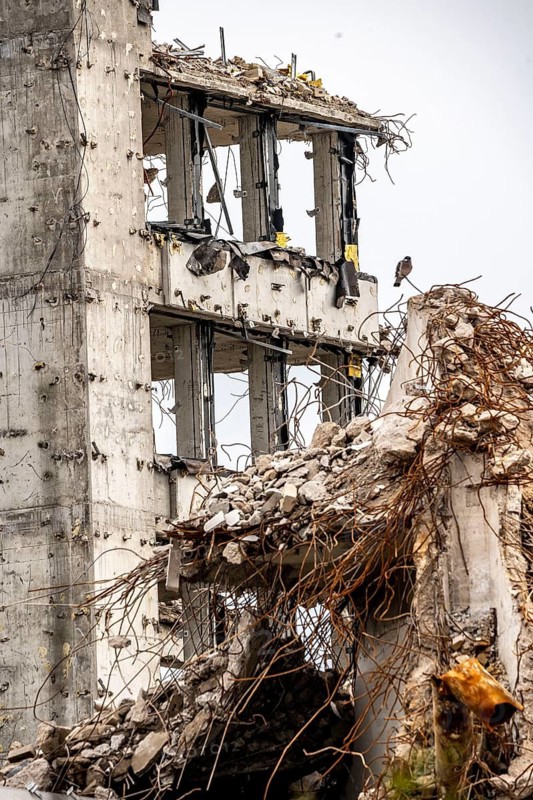 Demolition of the former RWE building complex, in the city centre, on the A40 motorway in Essen, with the RWE Tower in the background, North Rhine-Westphalia, Germany