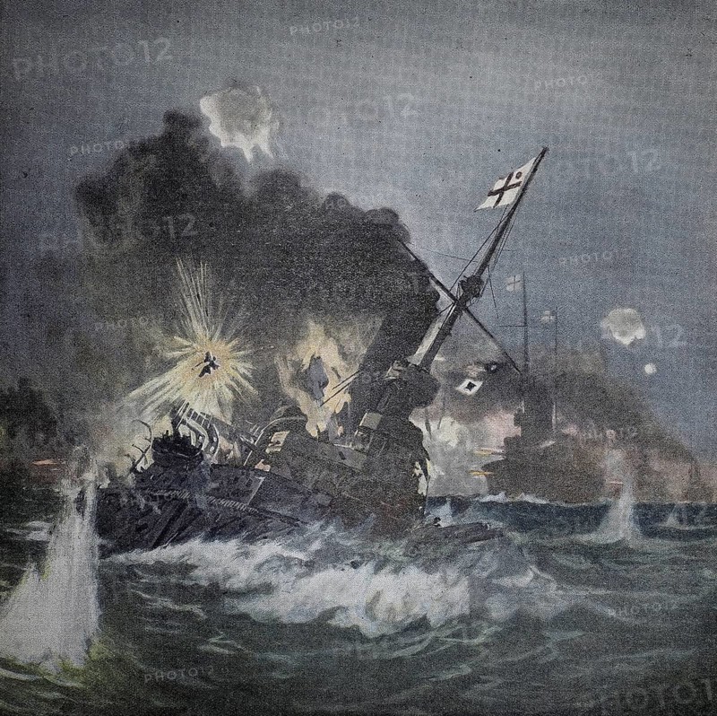 World War 1, Sinking of a dreadnought (original pictorial text from 1915, original colouring), illustration, reproduction from a 19th century original. Authentic, file restored for optimal use, exact date of original unknown, Historical, Warship explodes in night sea battle