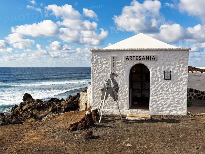 White house, arts and crafts, souvenir shop, coastline, Cumulus, El Golfo, Yaiza, Lanzarote, Spain