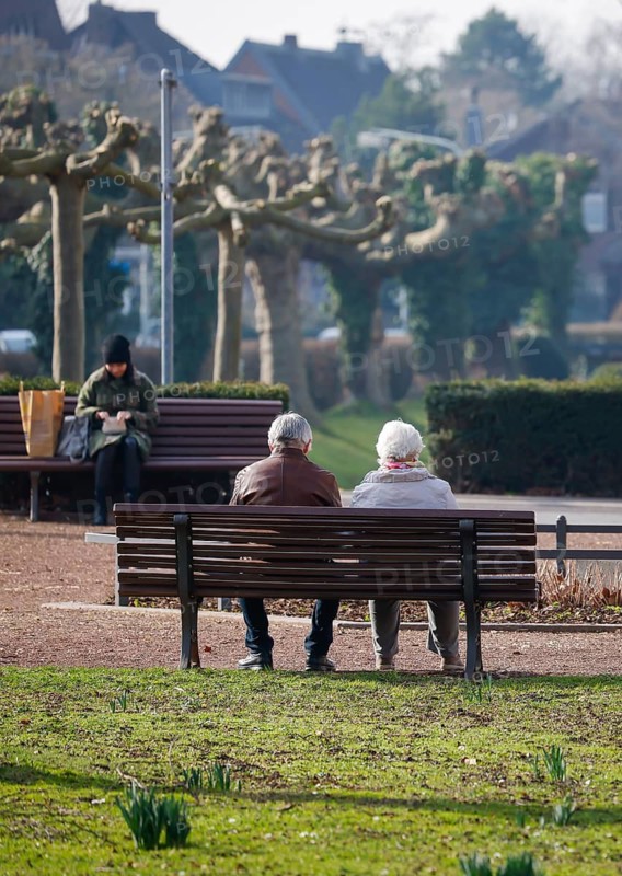 Krefeld, North Rhine-Westphalia, Germany - Senior citizens sitting on a park bench in the district of Ürdingen