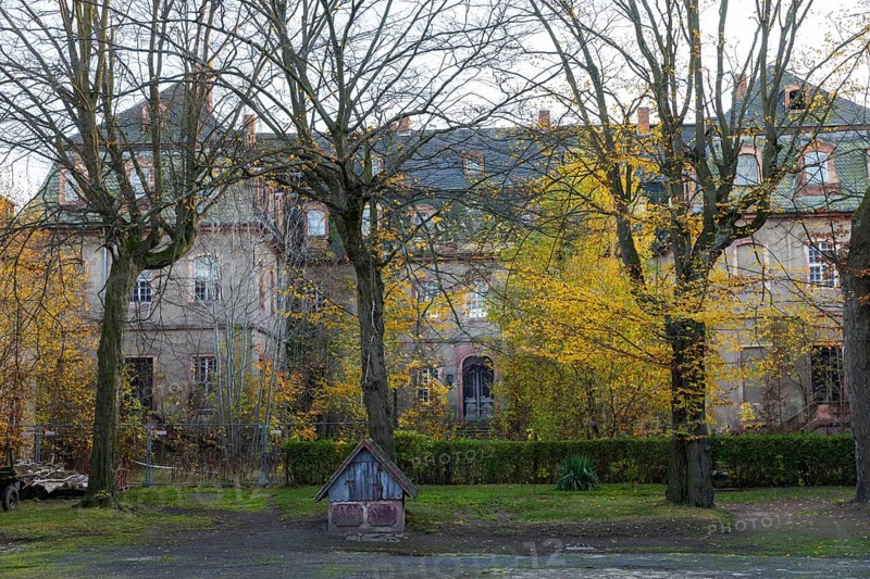 Neusorge Castle is a decaying baroque castle complex in the Zschöppichen district of Mittweida in the Saxon district of Central Saxony, Zschöppichen, Zschöppichen, Saxony, Germany