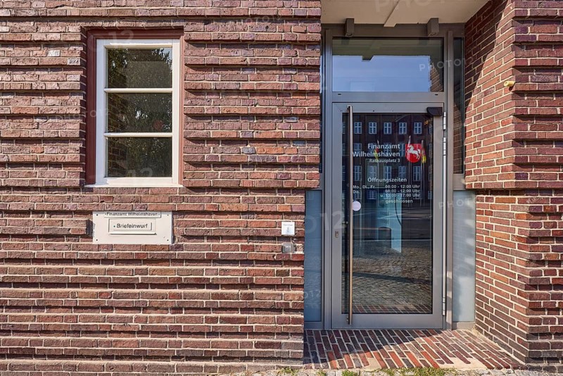 Wilhelmshaven tax office, letterbox, entrance area, Rathausplatz corner Paul-Hug-Straße, Wilhelmshaven, independent city, Lower Saxony, Germany