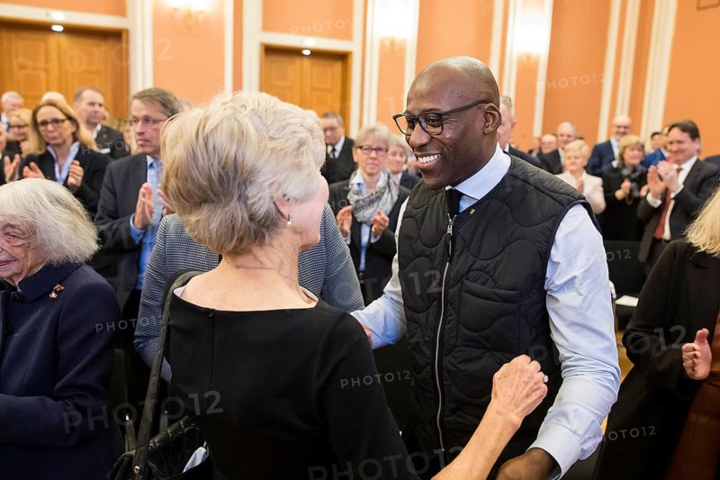 Friede Springer and Joe Chialo (Berlin Senator for Culture and Social Cohesion) at the awarding of honorary citizenship to Friede Springer in the Rotes Rathaus, Berlin, 26 February 2025