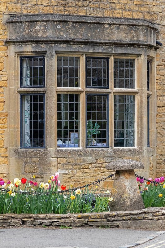 Honey-coloured house, windows, flowers, Bourton-on-the-Water, The Cotswolds, Gloucestershire, England, Great Britain