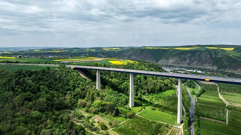 Moselle valley bridge with a height of 136 metres. Federal motorway A61 over the Moselle, connecting the Hunsrück with the Eifel. Driving over the bridge is restricted due to structural damage. Dieblich, Rhineland-Palatinate, Germany