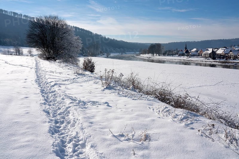 Weser River near Wahmbeck, Bodenfelde, district of Northeim, Lower Saxony, Germany