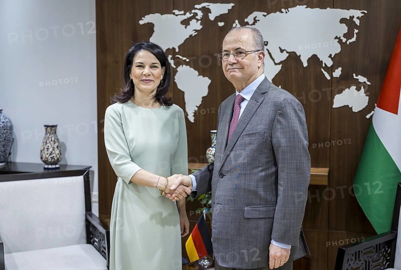 Annalena Bärbock (Alliance 90/The Greens), Federal Foreign Minister, pictured during her trip to Israel and the Palestinian territories. Here a meeting with the Prime Minister of the Palestinian Authority, Mohammed Mustafa, in Ramallah.