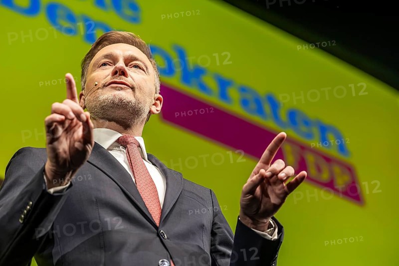 Traditional Epiphany 2025 meeting of the FDP party. The party event is also the start of the election campaign for the 2025 federal elections. Christian Lindner, portrait, MP, Federal Chairman of the FDP, in front of the large poster with the inscription Alles lässt sich ändern. Stuttgart Opera House. Baden-Württemberg, Germany