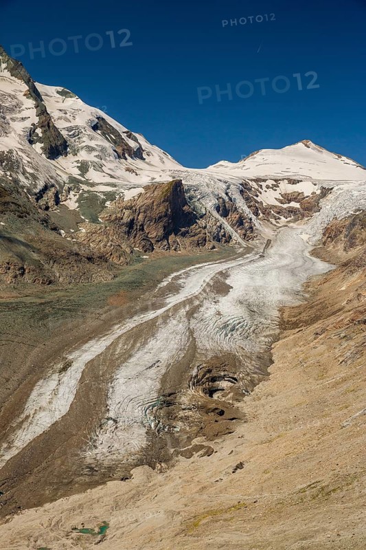 View from the Kaiser Franz-Josef Höhe on the Grossglockner High Alpine Road to the Pasterze glacier
