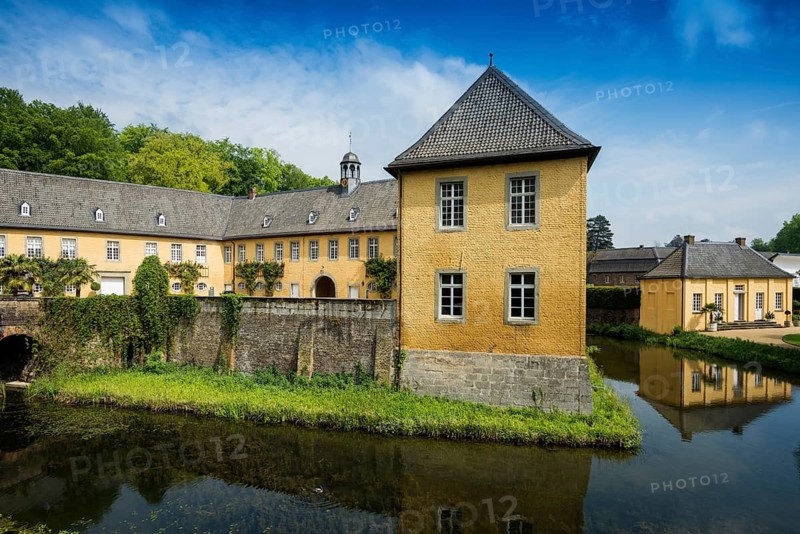 Moated castle, Schloss Dyck, Jüchen, Lower Rhine, North Rhine-Westphalia, Germany