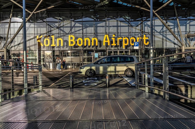 Taxi in front of the entrance to Terminal 2 at Cologne-Bonn Airport, CGN, North Rhine-Westphalia, Germany
