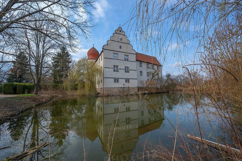 Moated castle, originally a manor house, converted into a Renaissance castle between 1612 and 1618, Neuhaus, Middle Franconia, Bavaria, Germany