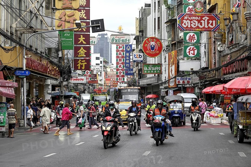 Street scene on Yaowarat Road, China Town, Chinese neighbourhood, Sampheng, Bangkok, Thailand