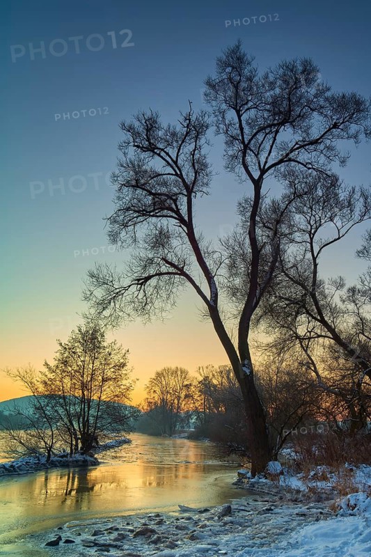 A frozen river in a wintry landscape at sunrise, Wörth am Main, Untermain, Main, Spessart, Odenwald, Bavaria, Germany